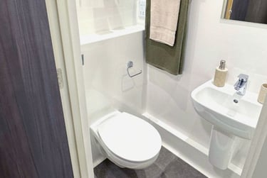 Penthouse Deluxe Studio at Stanley Studios, Coburg Street, City Centre, Portsmouth, PO11JA - Image 8